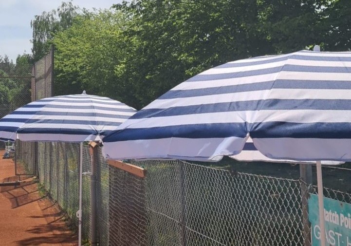 Super – 18 neue Sonnenschirme für den Club